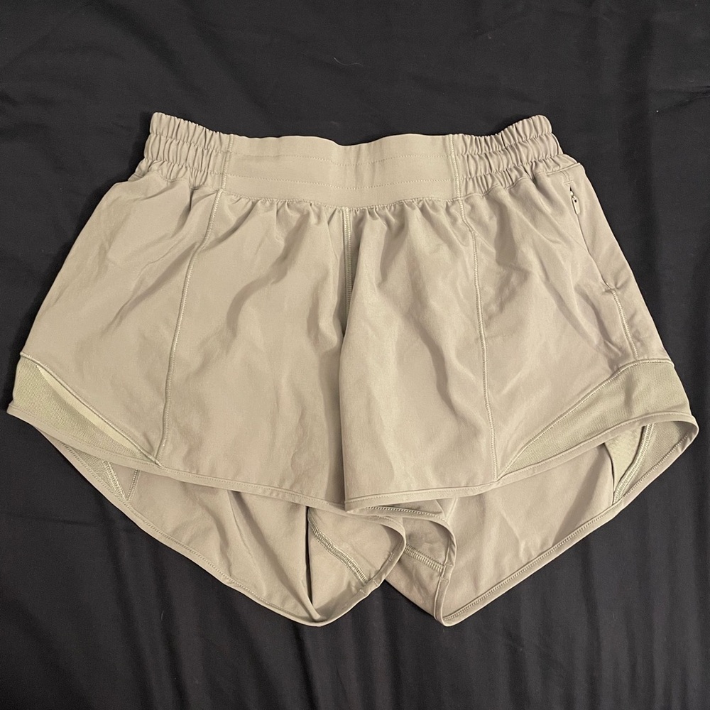 Lululemon Hotty Hot Shorts in Dolphin Gray (Size 6)